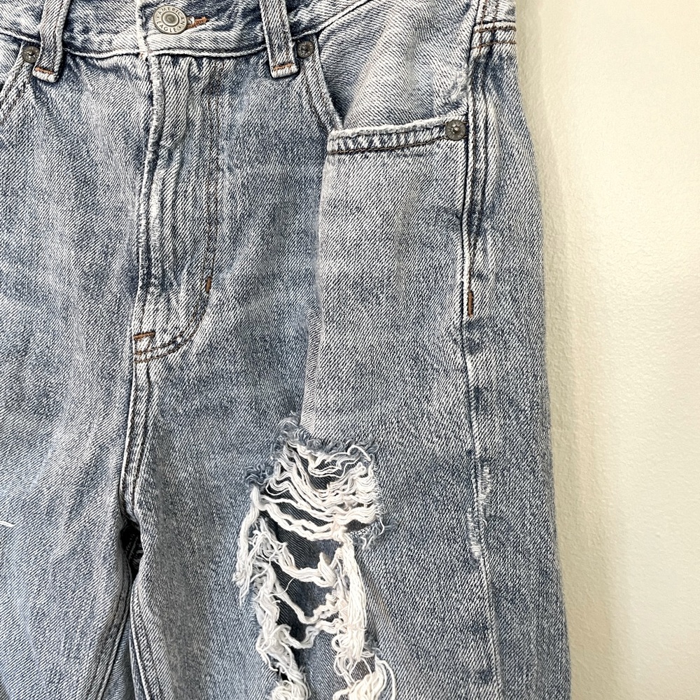 American Eagle Outfitters | Mom Jean | Destroyed Distressed | Size  8 - Picture 3 of 14
